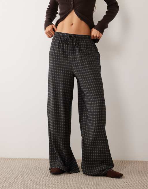 New Look pantaloni a gamba larga a quadri neri e marroni, 3 di 5