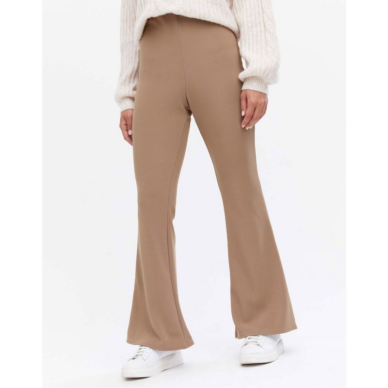 Pantaloni e leggings Pantaloni a zampa New Look - Pantaloni a zampa a coste color visone