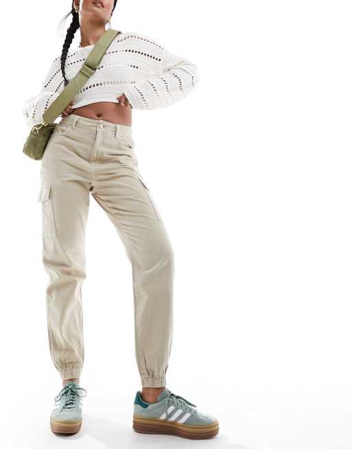 New Look - Pantaloni cargo color pietra con fondo elasticizzato