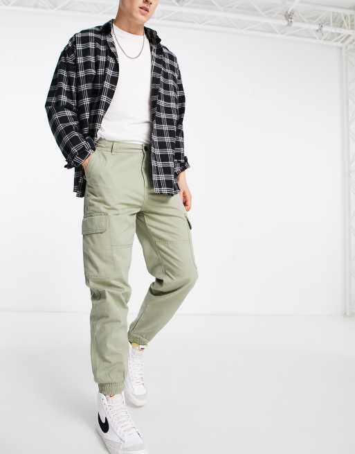 New Look - Pantaloni cargo kaki con fondo elasticizzato