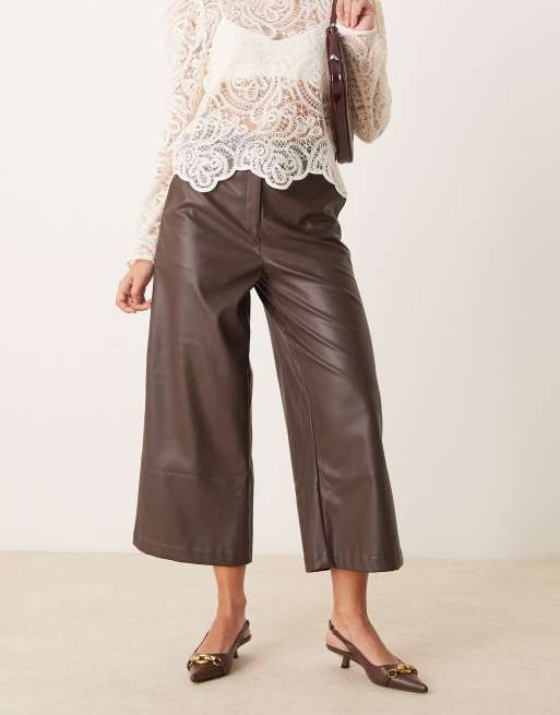 New Look - Pantaloni culottes con fondo ampio marrone scuro in pelle sintetica