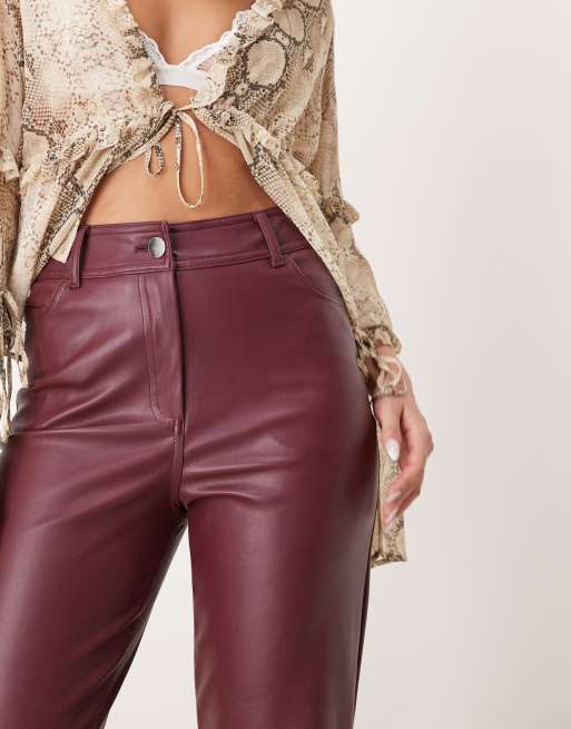 New Look Pantaloni dritti bordeaux in pelle sintetica ASOS