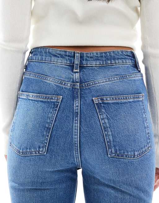 New Look patch pocket flare jeans in mid blue, 4 of 5