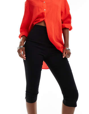 New Look New Look pedal pusher trousers in black