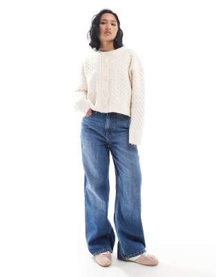 New Look Petite New Look Petite Adalae wide leg jean in mid blue