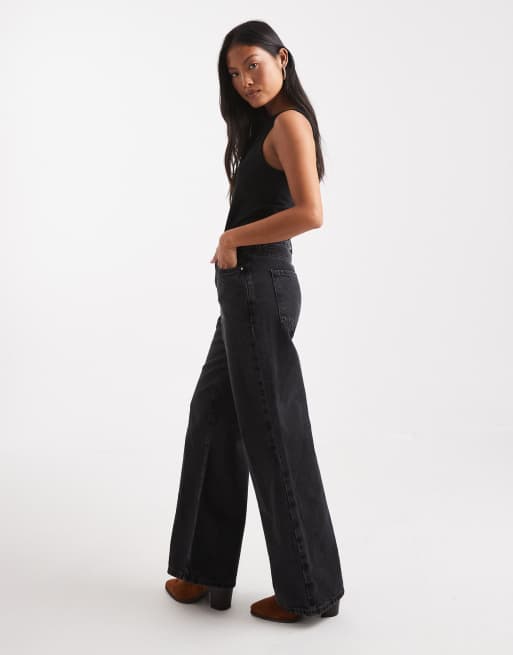 New Look Petite Adalae wide leg jeans in black, 2 of 5