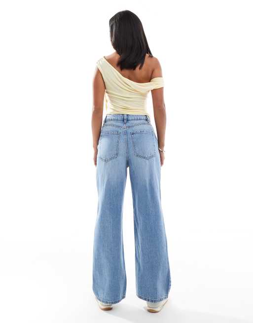 New Look Petite Adalae wide leg jeans in light blue, 3 of 5