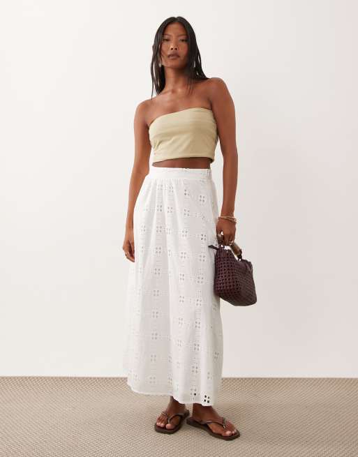 New Look Petite broderie anglaise maxi skirt in white, 3 of 5