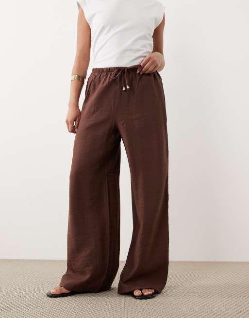 New Look Petite – Bruna, krinklade byxor med vida ben, 2 av 5