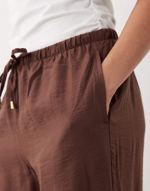 New Look Petite – Bruna, krinklade byxor med vida ben, 3 av 5