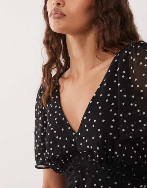 New Look Petite chiffon tiered polka dot maxi dress in black, 2 of 4