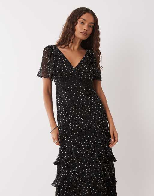 New Look Petite chiffon tiered polka dot maxi dress in black, 3 of 4