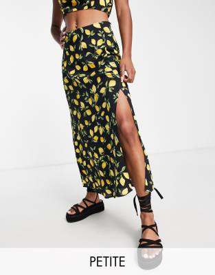 New Look Petite co-ord split front skirt in black lemon print