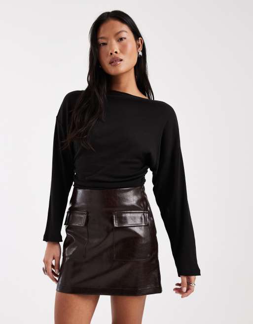 New Look Petite cracked faux leather mini skirt in brown, 4 of 5