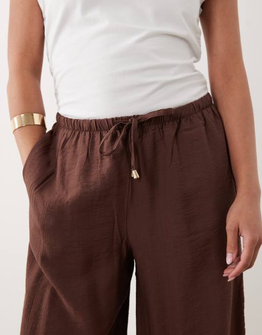 New Look Petite crinkle wide leg pants in brown, 5 of 5
