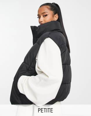New Look Petite New Look Petite cropped gilet in black