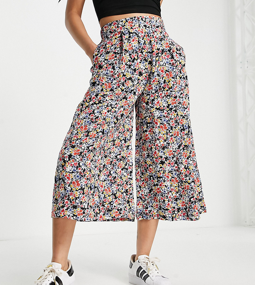 cropped wide leg pants in floral-Black