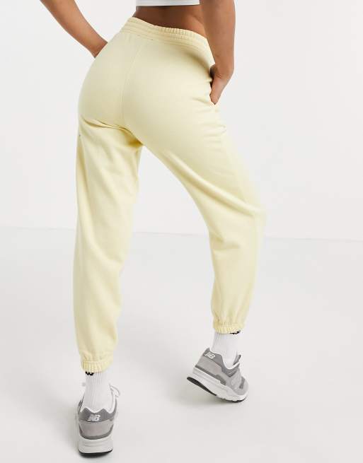 New Look Petite cuffed trackies in black, 2 of 4