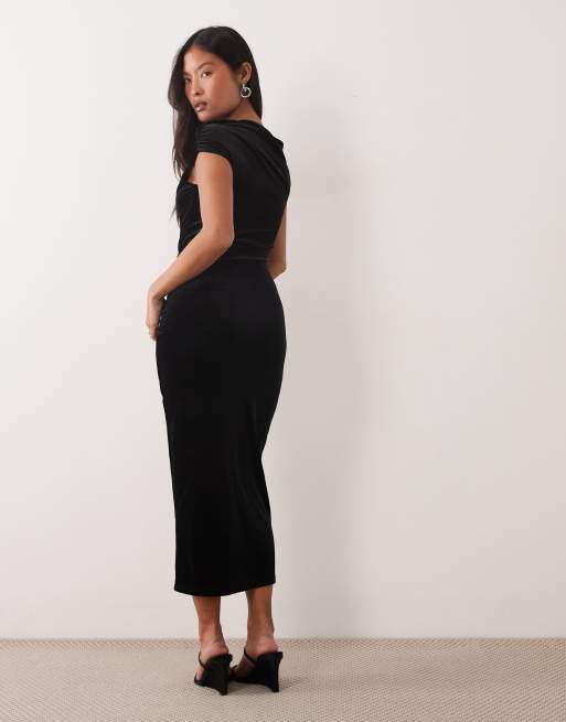 New Look Petite fallen shoulder split detail maxi dress in black, 3 of 4