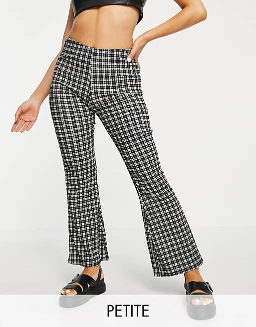 Women New Look Petite flare trousers in check print 