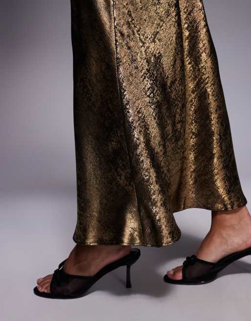 New Look Petite foil metallic satin midi skirt in gold, 2 of 5