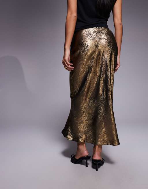 New Look Petite foil metallic satin midi skirt in gold, 4 of 5