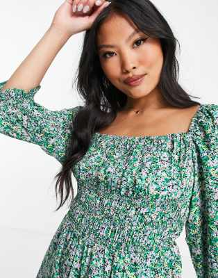 New Look Petite – Gesmoktes Mini-Blumenkleid mit eckigem Ausschnitt in Grün  gemustert | ASOS