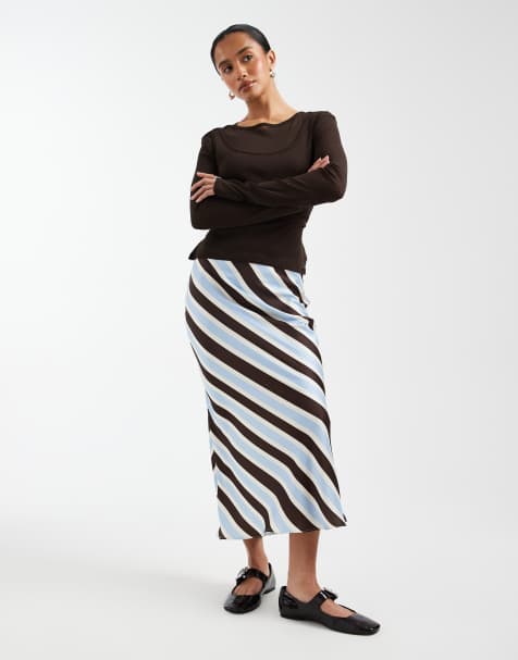 New Look Petite - Gestreepte satijnen midi rok in bruin - view 1