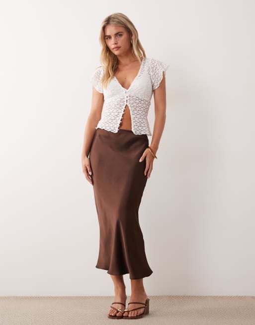 New Look Petite - Gonna midi in raso marrone scuro con taglio sbieco, 1 di 5