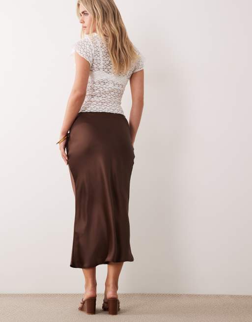 New Look Petite - Gonna midi in raso marrone scuro con taglio sbieco, 3 di 5