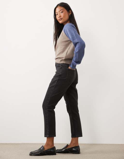 New Look Petite Hannah straight leg jeans in black, 3 of 5