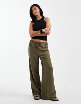 New Look Petite - Hose in Khaki mit weitem Bein-Grün