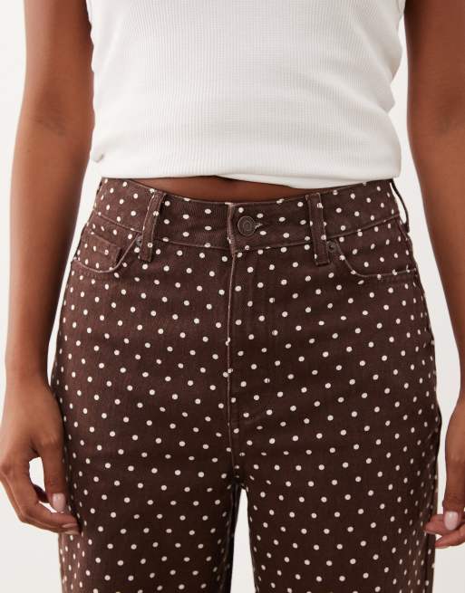 New Look Petite jeans a gamba larga con stampa a pois marrone, 5 di 5