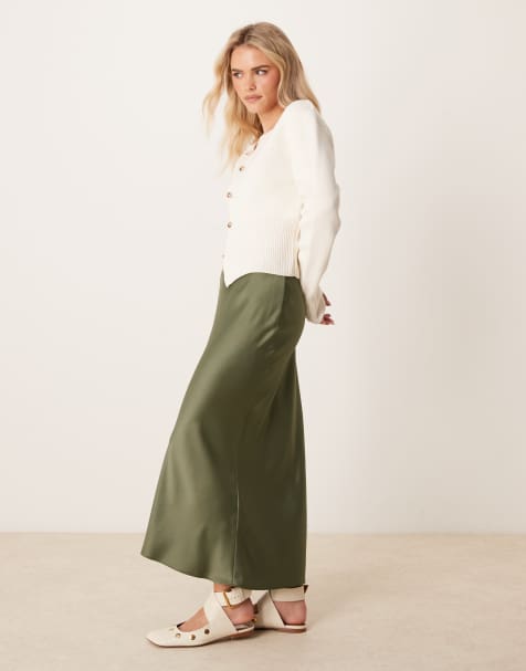 New Look Petite - Kakifarvet midinederdel i satin med skråsnit - view 1