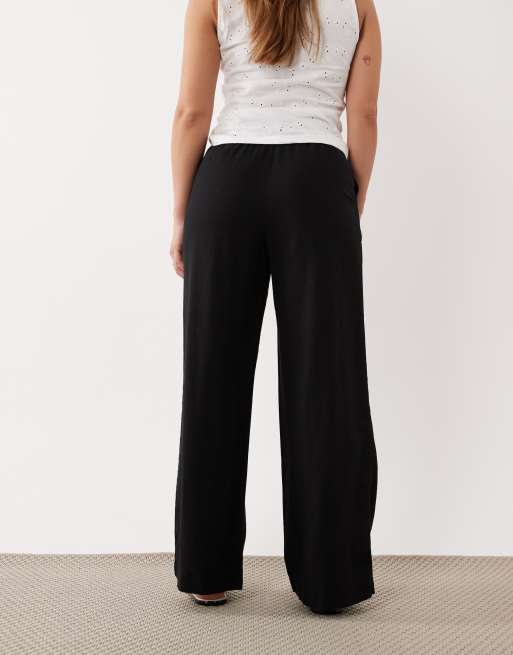 New Look Petite linen rich wide leg trousers in black, 3 of 5