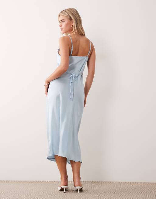New Look Petite – Ljusblå midiklänning i satin med draperad ringning, 3 av 4