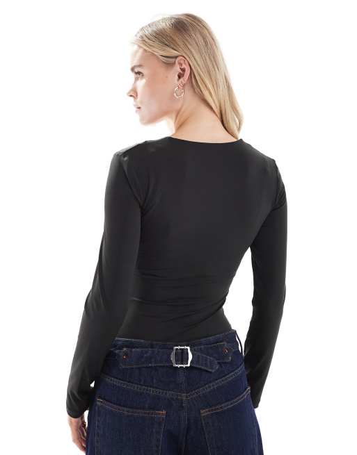 New Look Petite long sleeve square neck bodysuit in black, 3 of 4