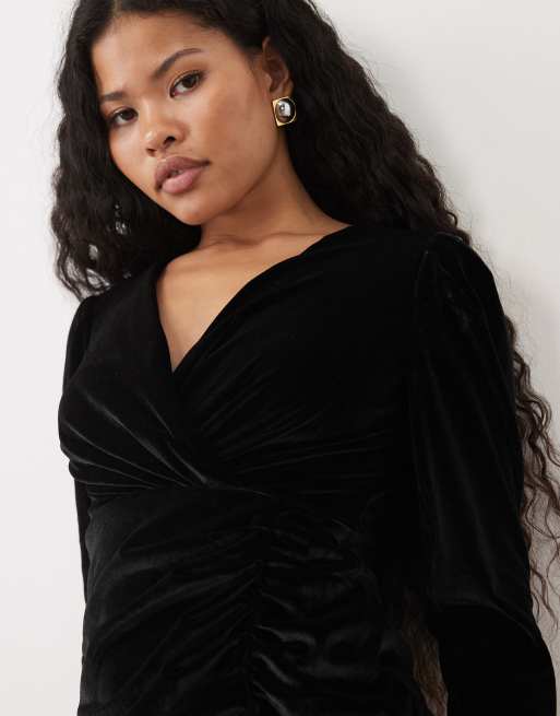 New Look Petite long sleeve velvet drape midi dress in black, 3 of 4