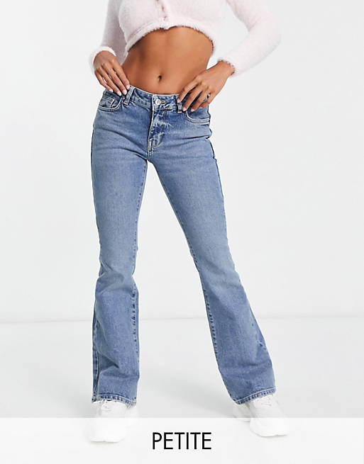 New Look Petite low rise flared jean in mid blue