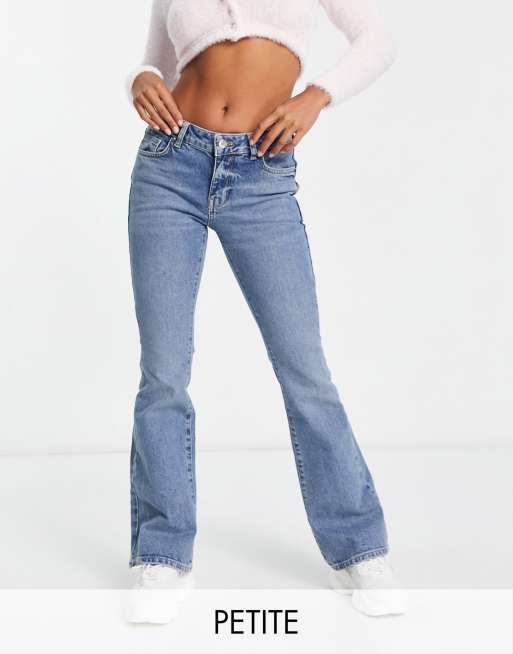 New Look Petite low rise flared jean in mid blue