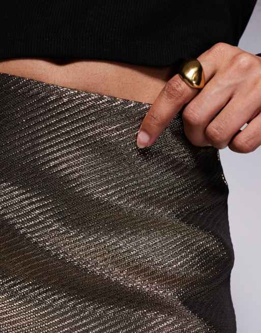 New Look Petite metallic twill mini skirt in gold, 2 of 5
