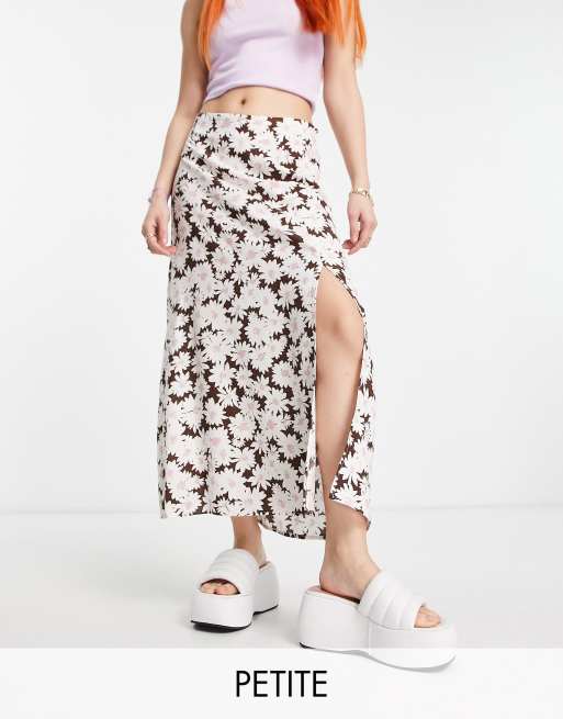 New Look Petite midi skirt with side slit in brown floral