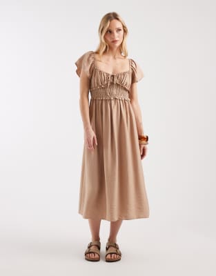 New Look Petite - Midikleid mit gerafftem Detail in Camel-Neutral