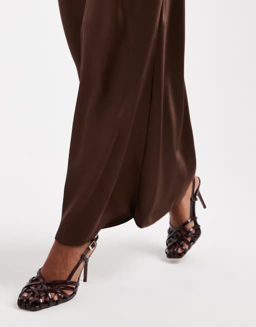 New Look Petite – Midirock aus Satin in Dunkelbraun mit Schrägschnitt, 5 von 5