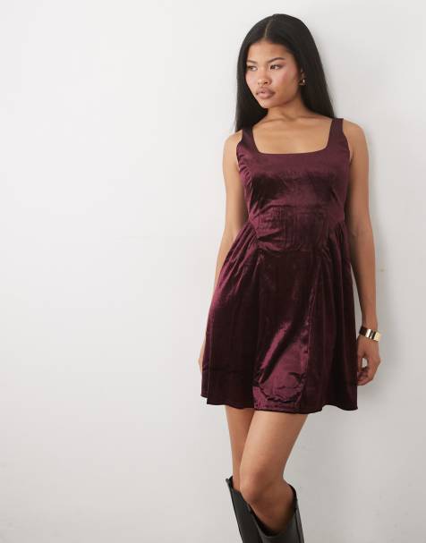 New Look Petite Minikleid in Skater-Form mit eckigem Ausschnitt aus Samt in Burgunderrot - view 1