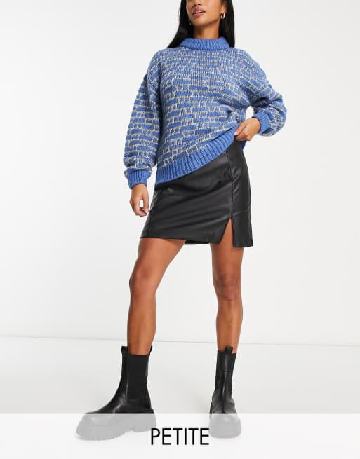 New Look Petite – Minirock aus Kunstleder in Schwarz mit seitlichem Schlitz