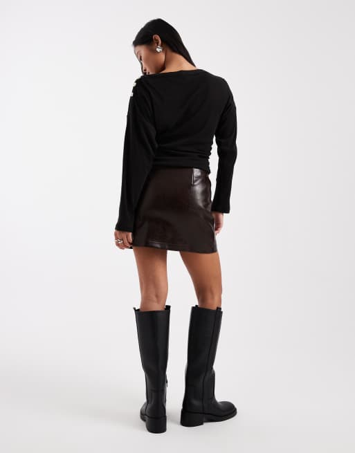 New Look Petite - Minirok van gebarsten imitatieleer in bruin, 2 van 5