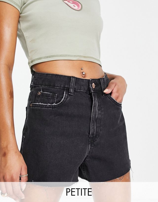 New Look Petite mom shorts in black