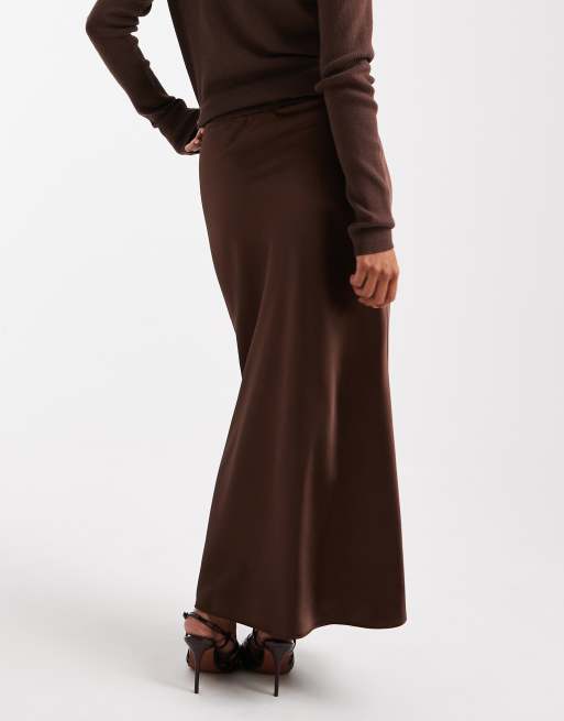 New Look Petite - Mørkebrun midinederdel med skråsnit i satin, 4 af 5