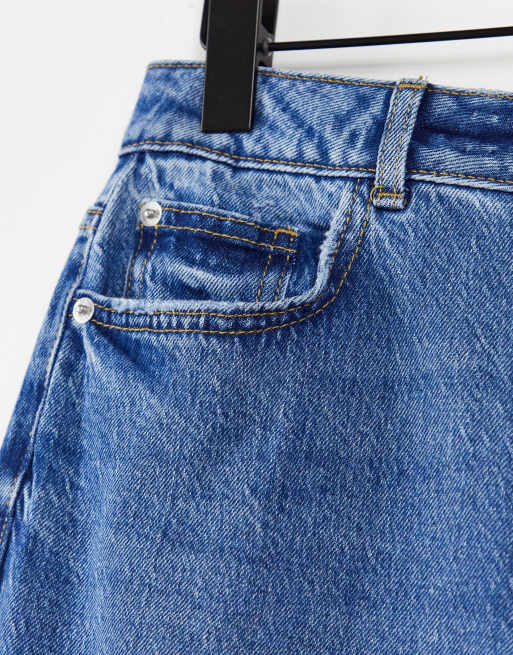 New Look Petite – Niebieskie mom jeans ze zdobioną kieszenią, 4 z 4